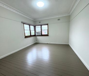 Spacious 4-Bedroom Home in Prime Location - Photo 6