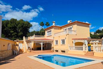 LONG TERM RENTAL Beautiful villa with sea views for rent in Benissa coast with 5 bedrooms.