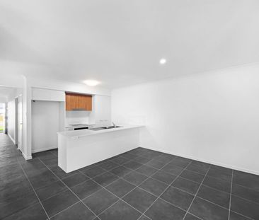 Modern Family Living in Indigo Blue Estate - Kawungan - Photo 5