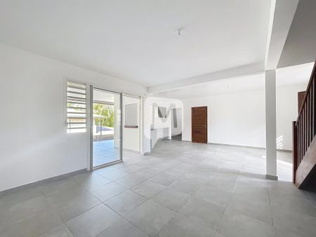 Location Maison 5 pièces 133m² REMIRE MONTJOLY 97354 - Photo 3