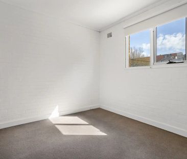 “Comfort, Space & Convenience – 1-Bedroom Unit in the Heart of Fran... - Photo 3