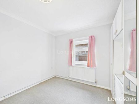 3 bedroom detached bungalow to rent - Photo 2