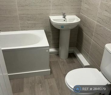 2 bedroom end of terrace house to rent - Photo 3