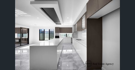 Contemporary 4-Bedroom Family Home in Wallan! - Photo 4