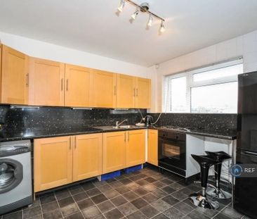 3 bedroom semi-detached house to rent - Photo 6