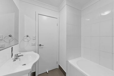 For Lease: Beautifully Presented Duplex in a Sought-After Waterford Pocket - Photo 3