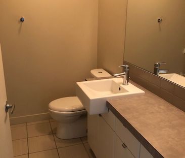 Venu Living at its finest – 1 bedroom plus den - Photo 6