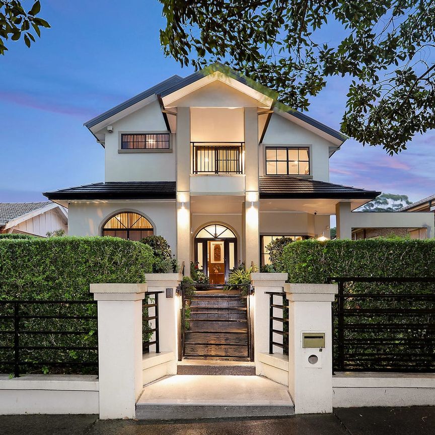 Grand family residence combines luxury with boundless space and privacy - Photo 1