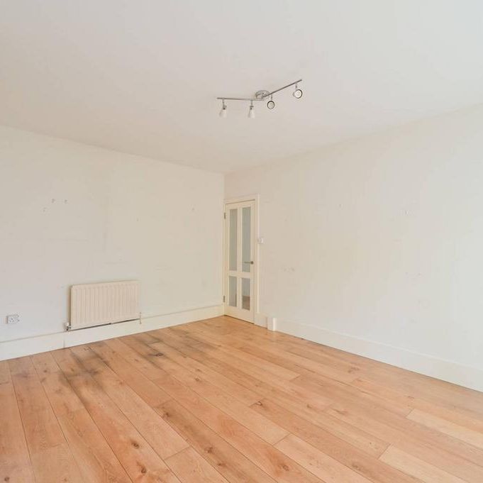 3 bedroom flat to rent - Photo 1