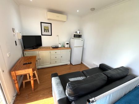 Cosy Farm Studio Cottage - Photo 4