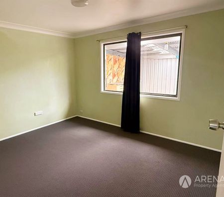 17 Polaris Ave, Kingston QLD 4114 - House For Rent | Domain - Photo 2