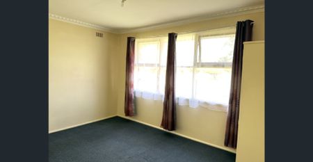 Spacious 3 bedroom family home in Prime Springvale Location - Photo 3