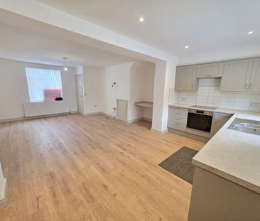 3 bedroom terraced house to rent - Photo 6