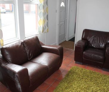 2 bedroom end of terrace house to rent - Photo 1