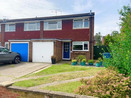 Lyndhurst Ave, Blackwater - 3 bedrooms Property for lettings - Seymours - Photo 4