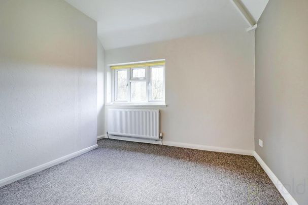 4 bedroom end of terrace house to rent - Photo 1