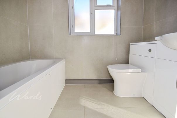 4 bedroom end of terrace house to rent - Photo 1