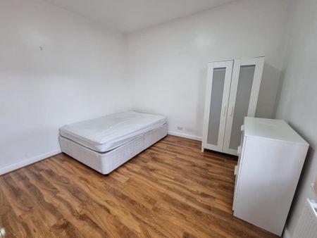 4 bedroom terraced house to rent - Photo 3