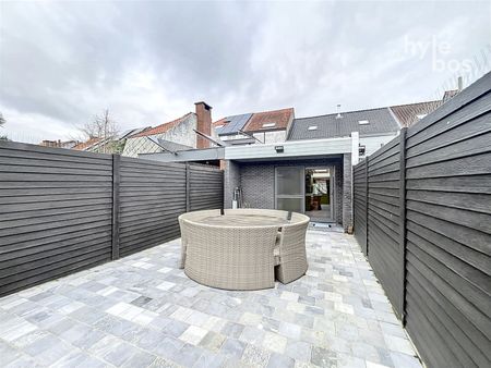 Centraal gelegen, instapklare rijwoning met stadstuin - Photo 4