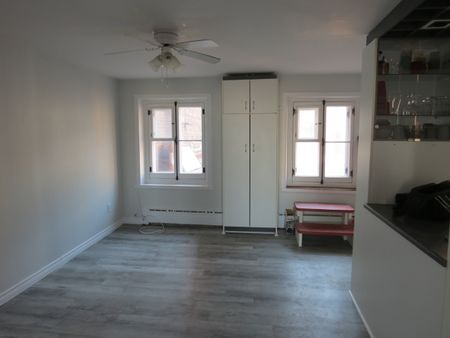 Superbe grand 5 1/2 sur 2 étage, Terrasse privée, Vieux-Port - Photo 2