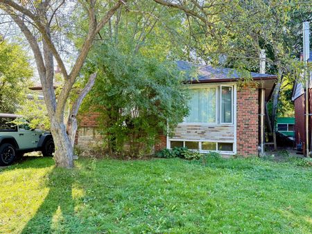 For Lease - 402 Fernleigh Circle, Richmond Hill, Ontario - Photo 2