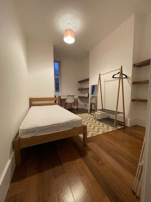 Room in a Shared Flat, Upper Richmond Road, SW15 - Photo 1