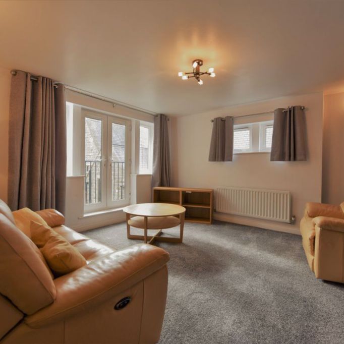 2 bedroom Flat in Alleon Court, Low Lane - Photo 1