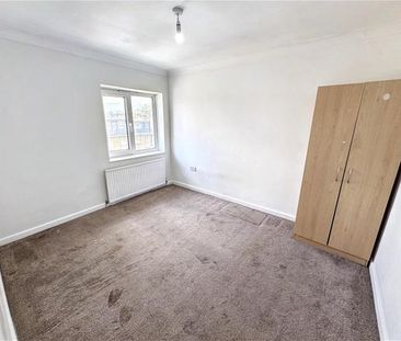 3 bedroom flat to rent - Photo 5