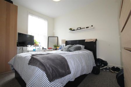 1 bedroom in a house share to rent - Photo 4