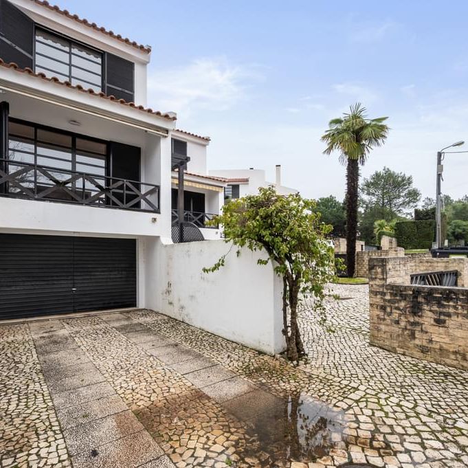 3 Bedroom House with garden, Estoril, Cascais - Photo 1