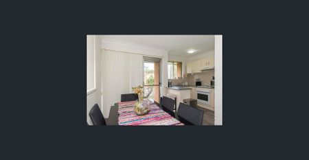 Two bedroom unit within walking distance to everything! - Photo 2