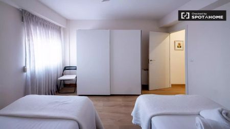 Charming 3-bedroom apartment with balcony for rent near Metro in Camins al Grau - Foto 3