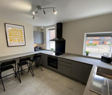 1 bedroom in a house share to rent - Photo 2