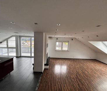 Moderne 4-Zimmer-Dachgeschosswohnung mit Luxus-Ausstattung, Balkon ... - Foto 1