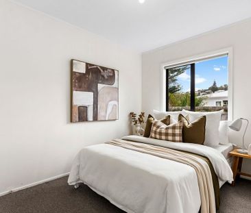 Birkdale 2-Bedroom Home – Relaxing Deck & Backyard - Photo 4