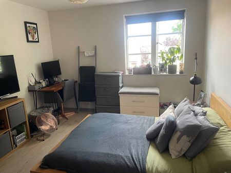 3 Bed Flat, Mayfield House, SW17 - Photo 5