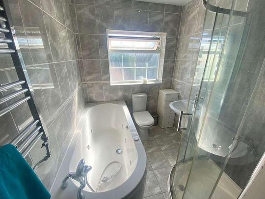 Bedroom House -earlsdon Dont Miss Out, CV5 - Photo 1