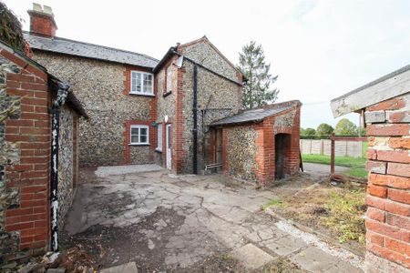 2 bedroom semi-detached house to rent - Photo 3