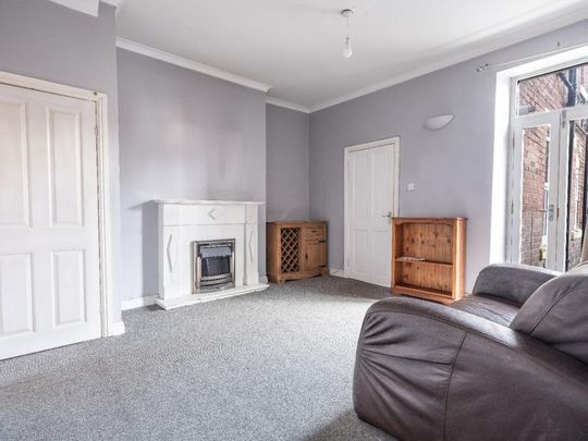 2 bedroom ground floor flat to rent - Photo 1