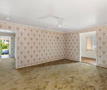Spacious Queenslander with Sleepouts, Huge Shed & Prime Location - Photo 2