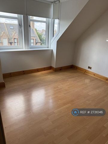 3 bedroom flat to rent - Photo 3