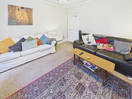 3 bedroom flat to rent - Photo 2