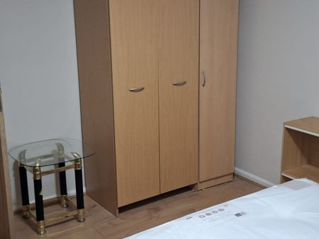 Room in a Shared Flat, Pine Rd, NW2 - Photo 2