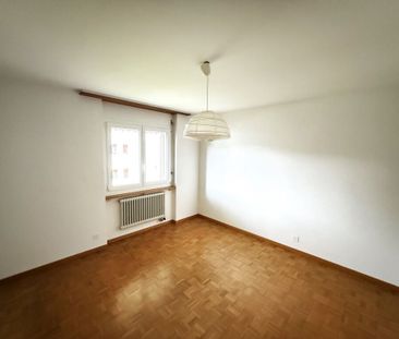 Grande pièces à vivre avec spacieux balcon - Photo 1