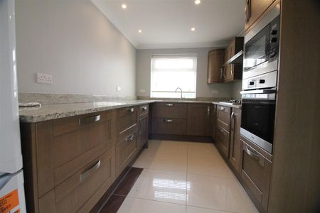 Camborne Way, Heston - Photo 3