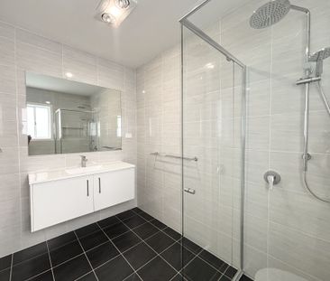 Sophisticated Living in the Heart of Gledswood Hills - Photo 4