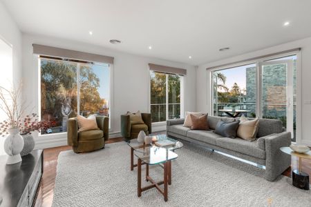 Please contact Molly Rogerson to arrange an inspection; SandringhamPM2@hodges.com.au - Photo 3