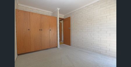 SPACIOUS UNIT IN IDEAL LOCATION - Photo 5