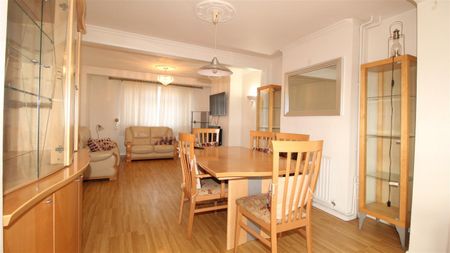 5 Bedroom House - End Terrace To Let - Photo 3