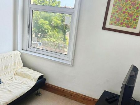 4 bedroom terraced house to rent - Photo 3